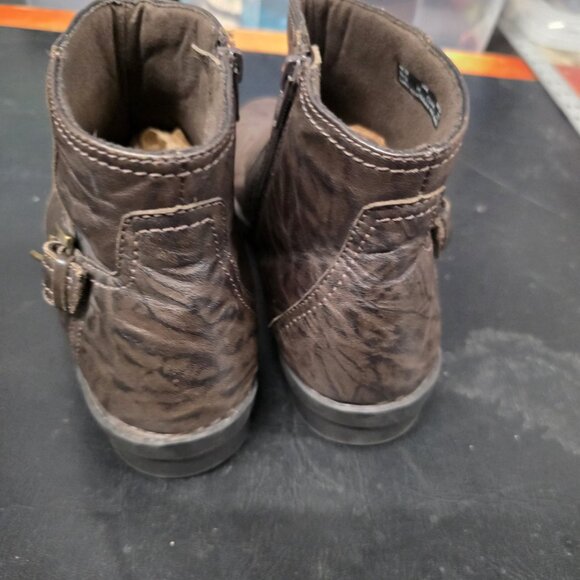Clarks Bendable Ankle Boots Womens 10M Brown Leather Side Zip Walking Comfort - Picture 4 of 8